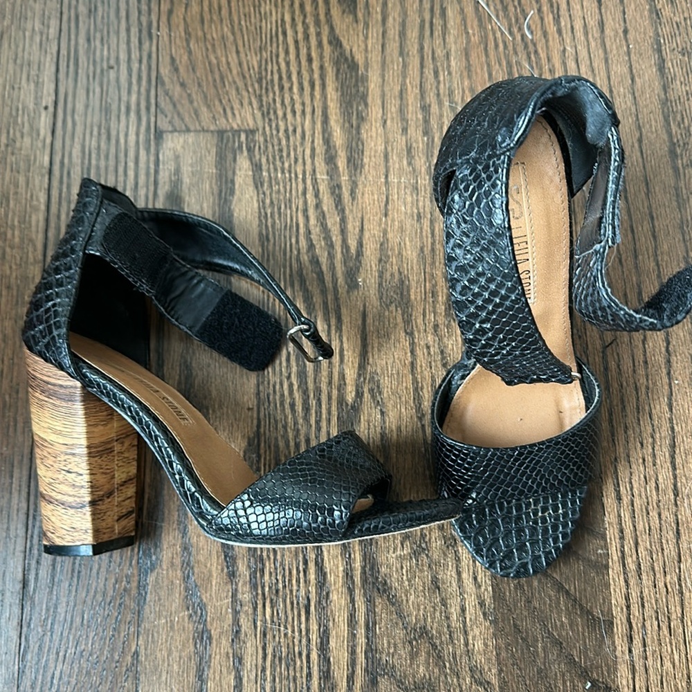Leila Stone size 6 block heel sandals